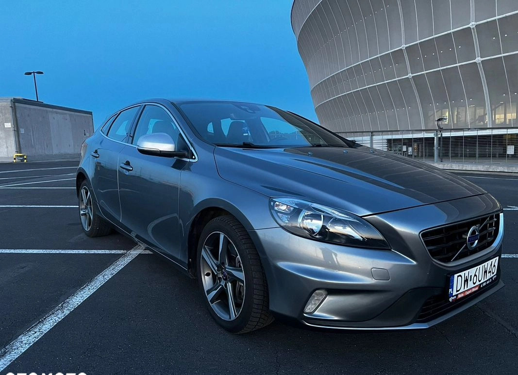 Volvo V40 cena 44900 przebieg: 211000, rok produkcji 2015 z Wrocław małe 67